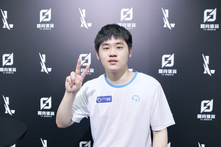 在宣布这笔 在宣布这笔