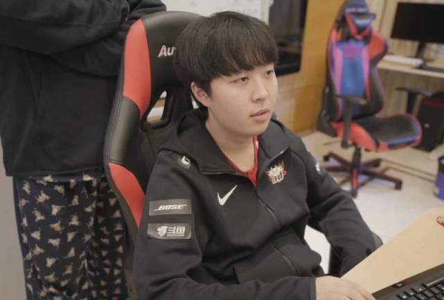 曼城通过与 曼城通过与